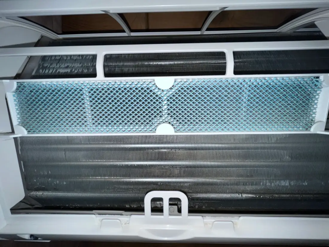 Rent filter satt tilbake i innedelen